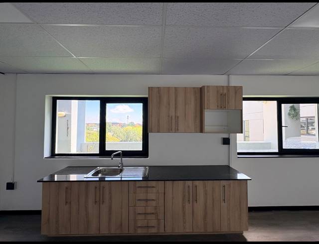 738M² OFFICE TO LET IN MIDRIDGE PARK